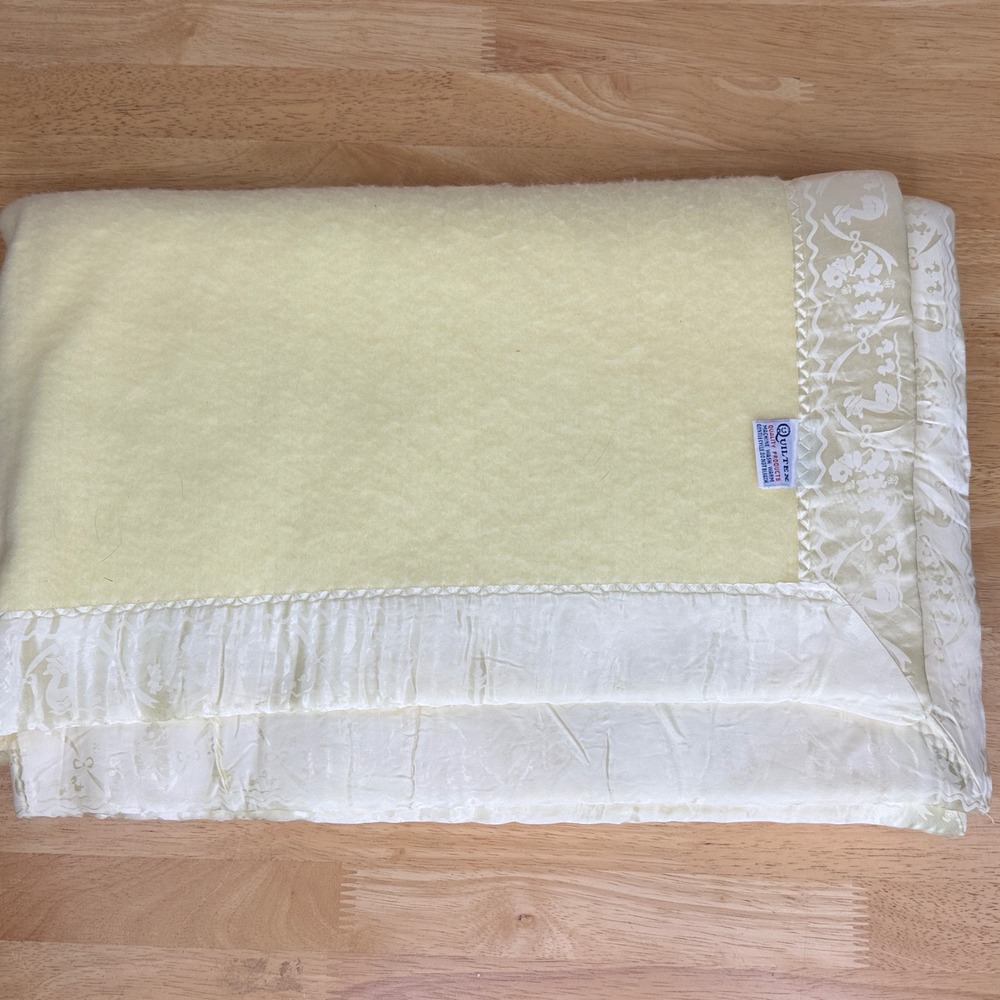 Vintage Quiltex Baby Blanket Yellow Fleece Satin Trim Floral Bows Jacquard Edge